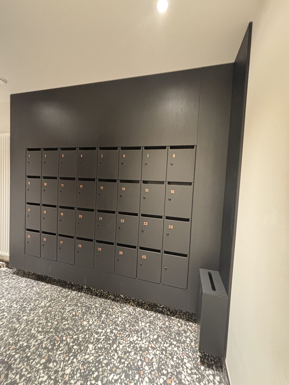 Postkastide sein · Must